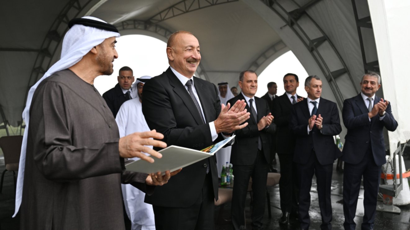 Президенты Ильхам Алиев и Шейх Мухаммед бен Заид Аль Нахайян посмотрели шоу карабахских скакунов на Джыдыр дюзю