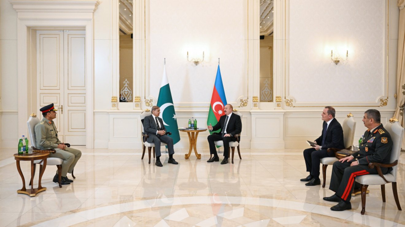 Состоялась встреча Президента Ильхама Алиева с Премьер-министром Пакистана в узком составе