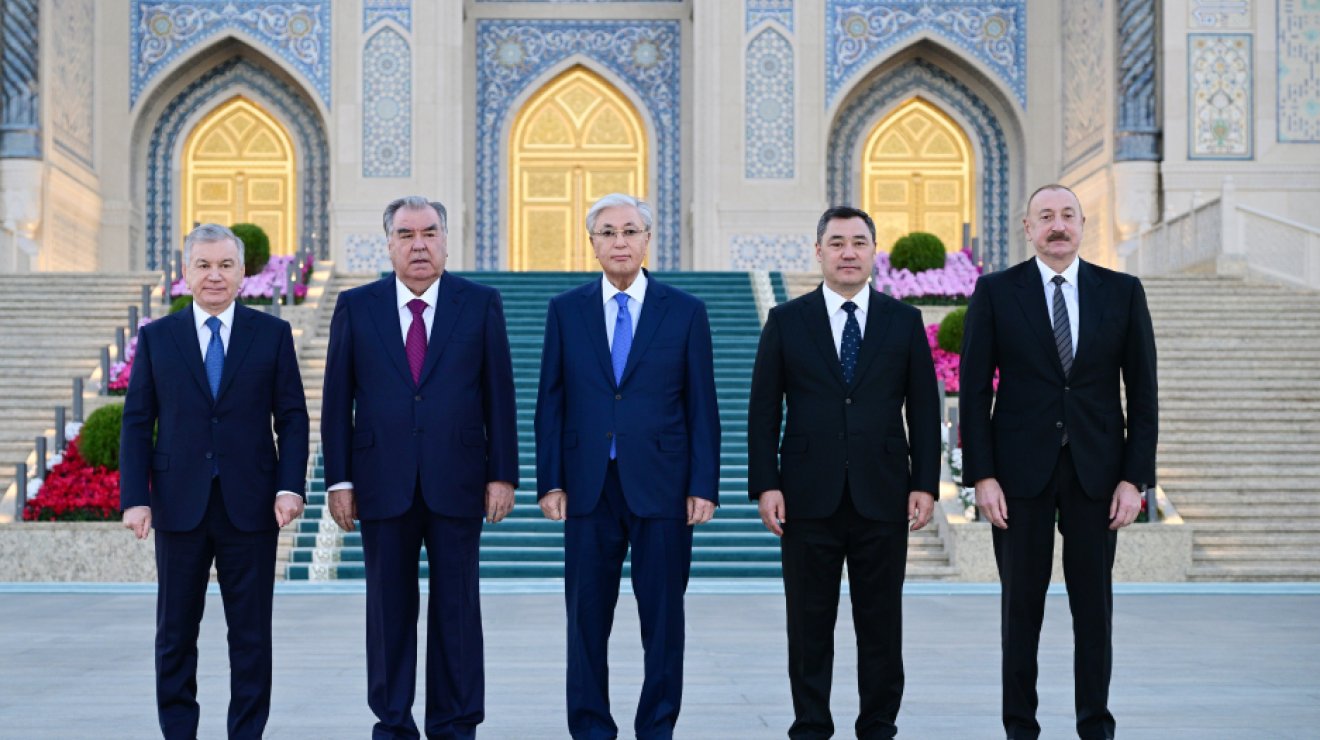 Президент Ильхам Алиев ознакомился с Центром исламской цивилизации в Ташкенте