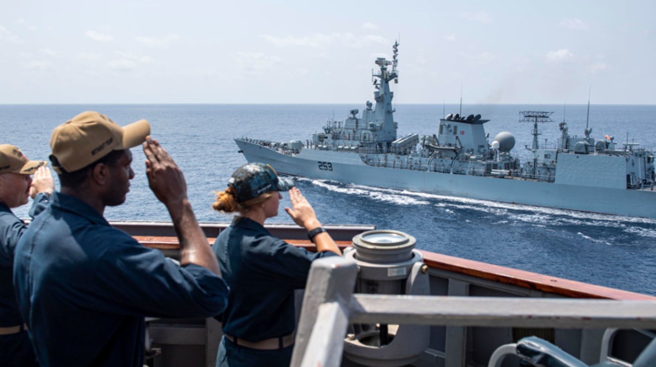 НОАК объявила повышенную боеготовность после прохода эсминца США у Тайваня
