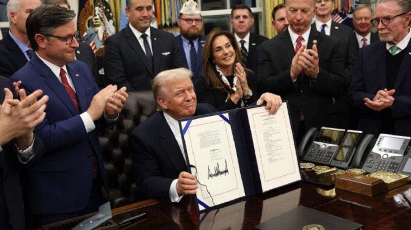 Трамп подписал пакет законопроектов для преодоления шатдауна