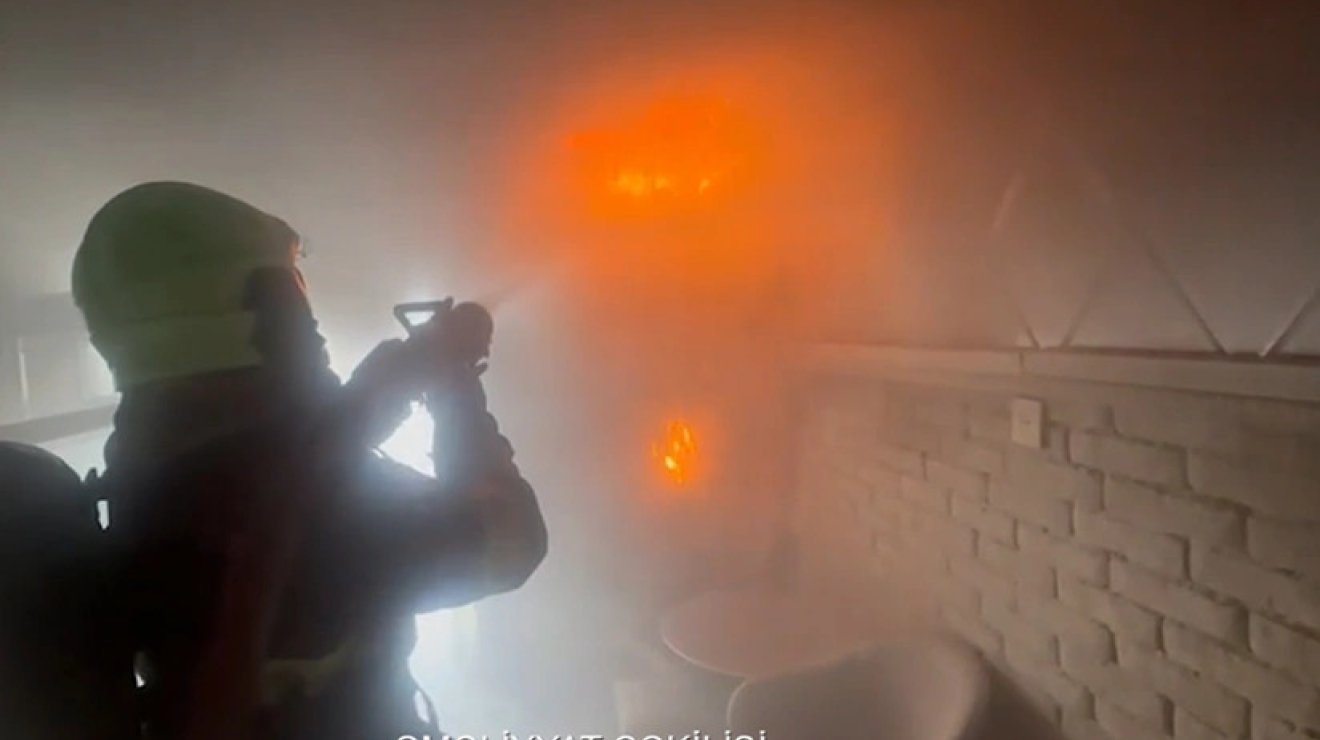 В Баку в магазине произошел пожар