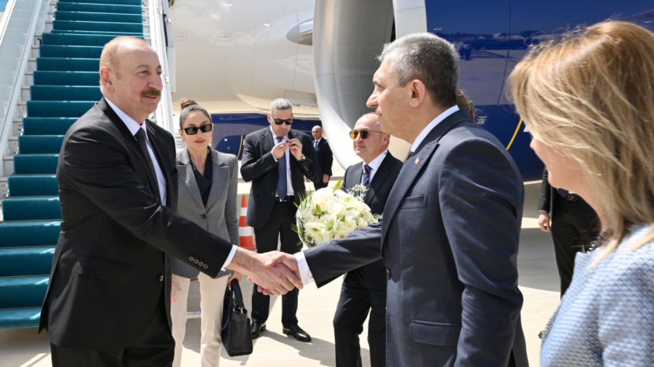 
Президент Азербайджана Ильхам Алиев прибыл с рабочим визитом в Турцию