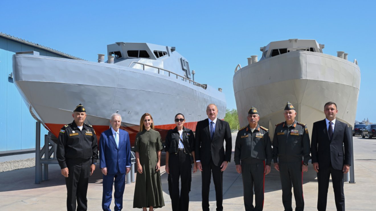 
Президент Ильхам Алиев посетил Военно-морские силы