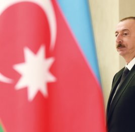 Азербайджан остается в игре