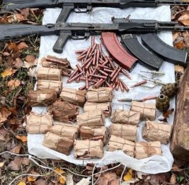 В городе Ханкенди обнаружены 13 автоматов, 23 гранаты и другие боеприпасы