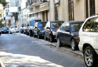В Баку парковку автомобилей в неположенном месте будут фиксировать камеры