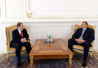 Президент Ильхам Алиев принял верительные грамоты новоназначенного посла США в Азербайджане