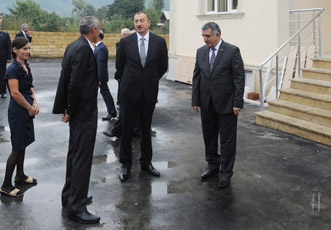 Президент Ильхам Алиев побывал в новом частном доме жителя села Гезбарах Загатальского района