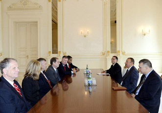 Президент Азербайджана Ильхам Алиев принял делегацию конгрессменов США