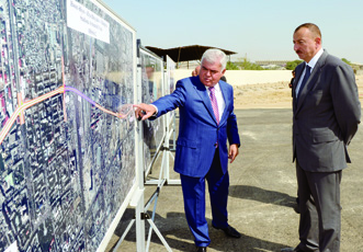 Президент Ильхам Алиев ознакомился с ходом строительства дорожно-транспортной инфраструктуры вокруг Бакинского Олимпийского стадиона