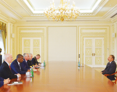 Президент Азербайджана Ильхам Алиев принял делегацию во главе с новым командующим Транспортным командованием США
