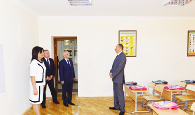 Президент Ильхам Алиев ознакомился с состоянием полной средней школы №46 в Баку после капитального ремонта и реконструкции
