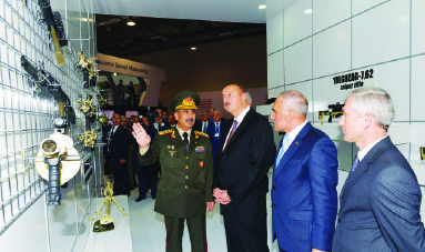 Президент Ильхам Алиев ознакомился с Первой Азербайджанской международной выставкой оборонной промышленности