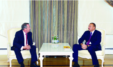 Президент Азербайджана Ильхам Алиев принял бывшего министра обороны Великобритании, члена парламента Лиама Фокса