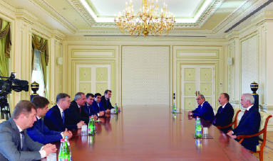Президент Азербайджан Ильхам Алиев принял делегацию во главе с заместителем председателя Правительства России