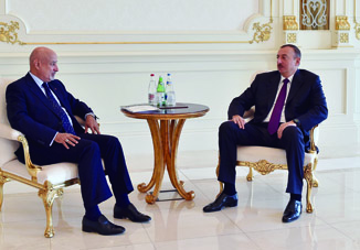 Президент Азербайджана Ильхам Алиев принял генерального директора ИСЕСКО Абдельазиза бин Османа аль-Тувейджри
