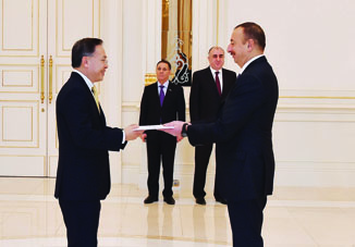Президент Ильхам Алиев принял верительные грамоты новоназначенного посла Таиланда в Азербайджане