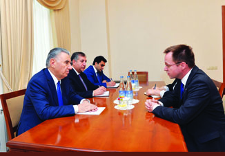 Заместитель премьер-министра Али Гасанов встретился с новоназначенным послом Королевства Норвегияв Азербайджане