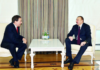 Президент Азербайджана Ильхам Алиев принял генерального секретаря Социалистического интернационала