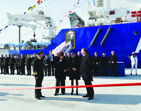 Президент Ильхам Алиев принял участие в церемонии сдачи в эксплуатацию кораблей «Муслим Магомаев» и «Лянкяран»