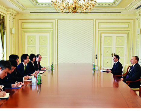 Президент Азербайджана Ильхам Алиев принял делегацию во главе с заместителем министра иностранных дел Японии