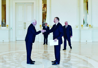 Президент Ильхам Алиев принял верительные грамоты новоназначенного посла Монтенегро в Азербайджане