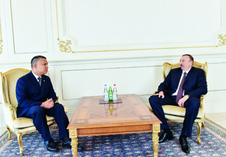 Президент Ильхам Алиев принял верительные грамоты новоназначенного посла Венесуэлы в Азербайджане