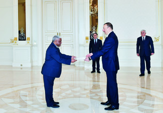 Президент Ильхам Алиев принял верительные грамоты новоназначенного посла Эфиопии в Азербайджане