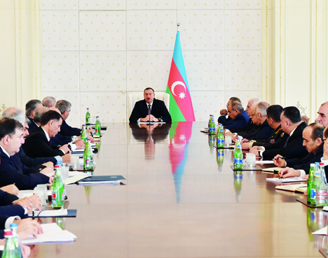 Под председательством Президента Азербайджана Ильхама Алиева состоялось заседание Кабинета Министров, посвященное итогам социально-экономического развития в первом квартале 2015 года и предстоящим задачам