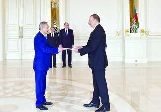 Президент Ильхам Алиев принял верительные грамоты новоназначенного посла Казахстана в Азербайджане