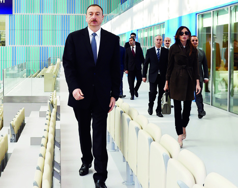 Президент Азербайджана Ильхам Алиев принялучастие в открытии Бакинского Дворца водных видов спорта