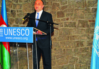 Фонд Гейдара Алиева открыл в ЮНЕСКО выставку «Азербайджан: от традиций к современности»