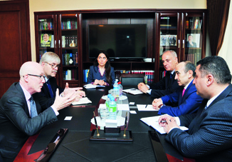 Помощник Президента Азербайджана Али Гасанов встретился с руководителями агентств Press Association и Associated Press