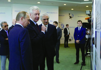 Президент Российской Федерации Владимир Путин ознакомился с выставочным центром Азербайджана на ВДНХ