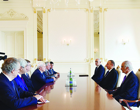 Президент Азербайджана Ильхам Алиев принял делегациюво главе с губернатором Санкт-Петербурга