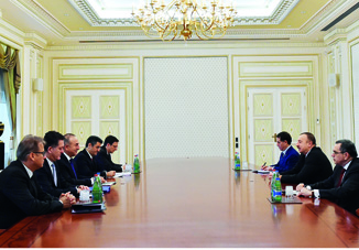 Президент Азербайджана Ильхам Алиев принял делегацию во главе с министром иностранных дел Турции