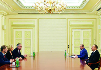 Президент Азербайджана Ильхам Алиевпринялруководителей статистических структур Германии и Болгарии