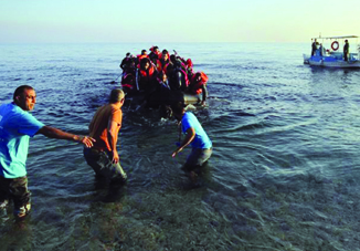 НАТО решило начать морскую операцию по борьбе с контрабандистами мигрантов