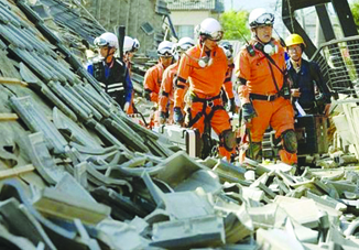 Более тысячи человек пострадали в результате мощнейшего в истории землетрясения на японском острове Кюсю