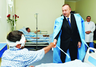 Президент Ильхам Алиев навестил раненых, проходящих лечение в Бардинском лечебно-диагностическом центре