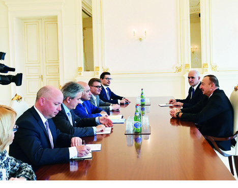Президент Азербайджана Ильхам Алиевпринял делегацию во главе с президентомЕвропейского банка реконструкции и развития