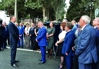 Президент Азербайджана Ильхам Алиев встретился с жителями поселка Нардаран