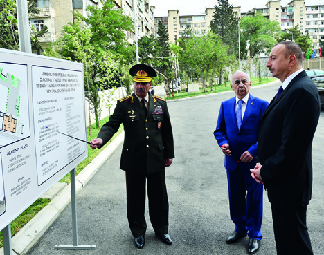 Президент Азербайджана, Верховный Главнокомандующий Ильхам Алиев ознакомился с условиями, созданными в здании, построенном для военнослужащих