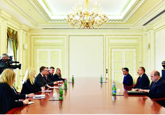 Президент Азербайджана Ильхам Алиев принял делегацию во главе с заместителем премьер-министра Сербии