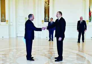 Президент Ильхам Алиев принял верительные грамоты новоназначенного посла Кубыв Азербайджане
