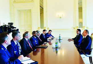 Президент АзербайджанаИльхам Алиев принял делегацию во главе с командующим транспортным командованием США