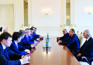 Президент Азербайджана Ильхам Алиев принял делегацию под руководством заместителя премьер-министра России
