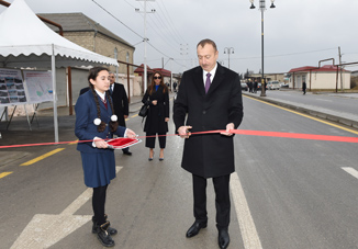 Президент Ильхам Алиев ознакомился с состоянием улицы Али Исазаде в поселке Бина после проведенной реконструкции