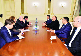 Президент Ильхам Алиев принял делегацию во главе с государственным секретарем Министерства иностранных дел и международного развития Франции